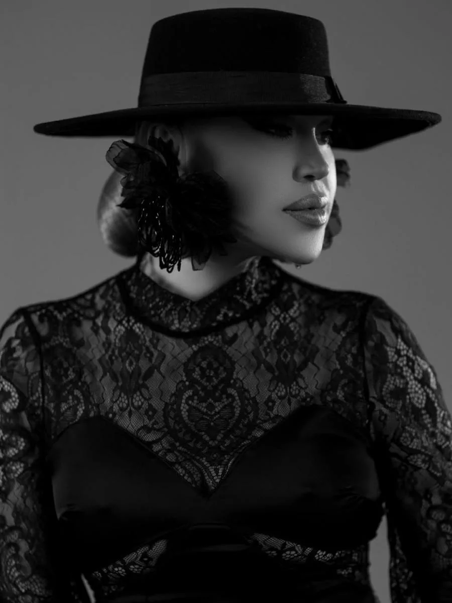 Rəqsanədən transparan geyimdə fotosessiya