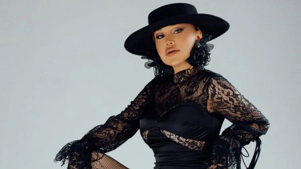 Rəqsanədən transparan geyimdə fotosessiya