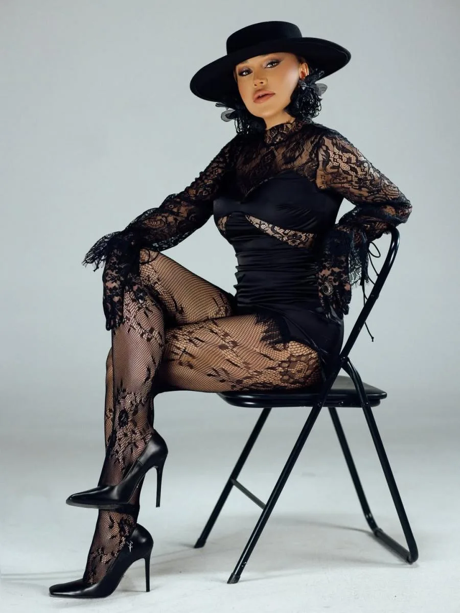 Rəqsanədən transparan geyimdə fotosessiya