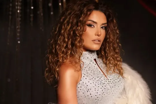 Çinarə dünyada viral olan fars mahnısını oxudu