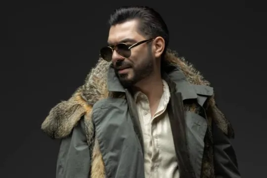 Yaşardan yeni tərzdə fotolar...