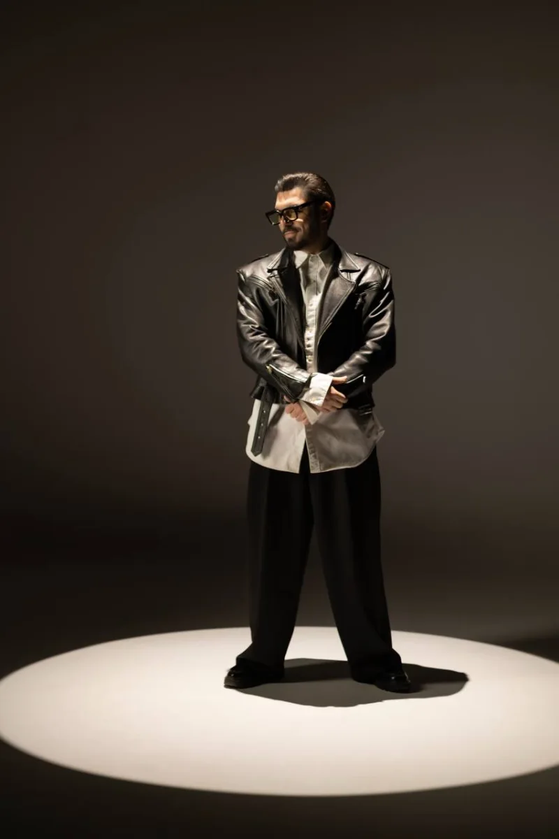 Yaşardan yeni tərzdə fotolar...