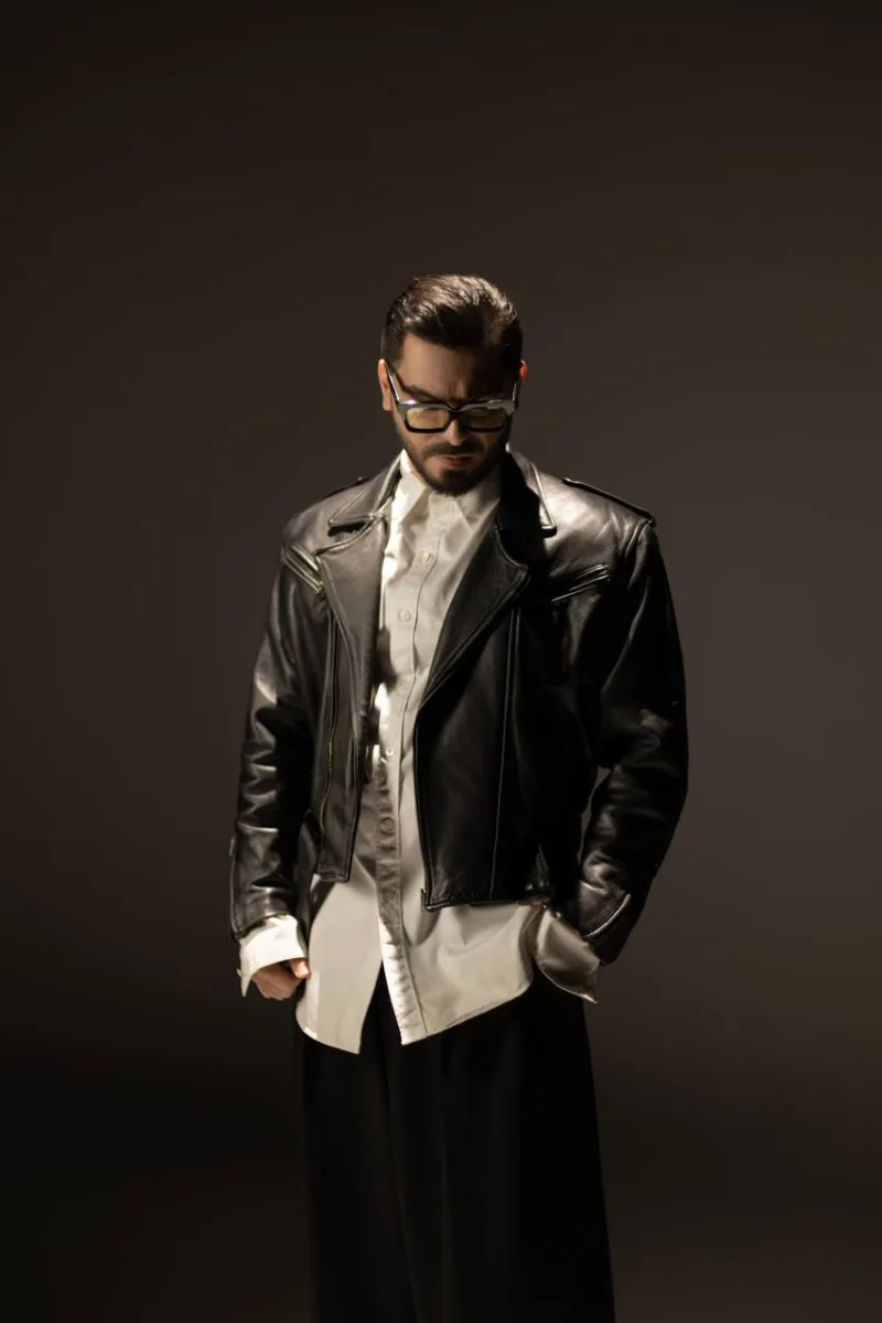 Yaşardan yeni tərzdə fotolar...