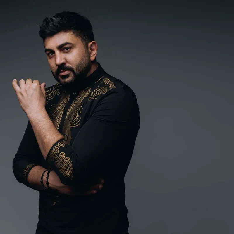 “Dövlət Gömrük Komitəsi, paltarlarımı verin!”