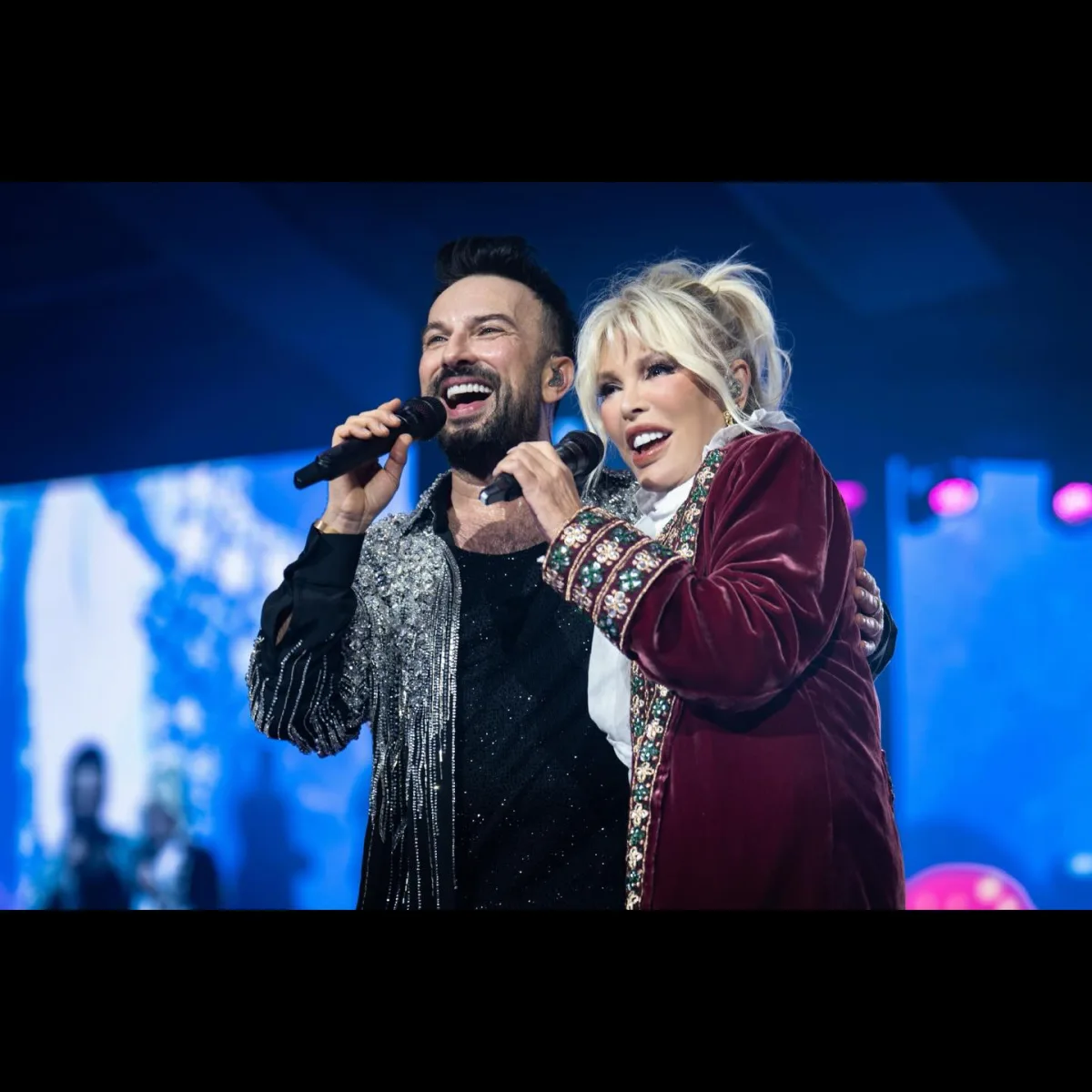 Tarkan konsertlərindən yarım milyard qazandı!