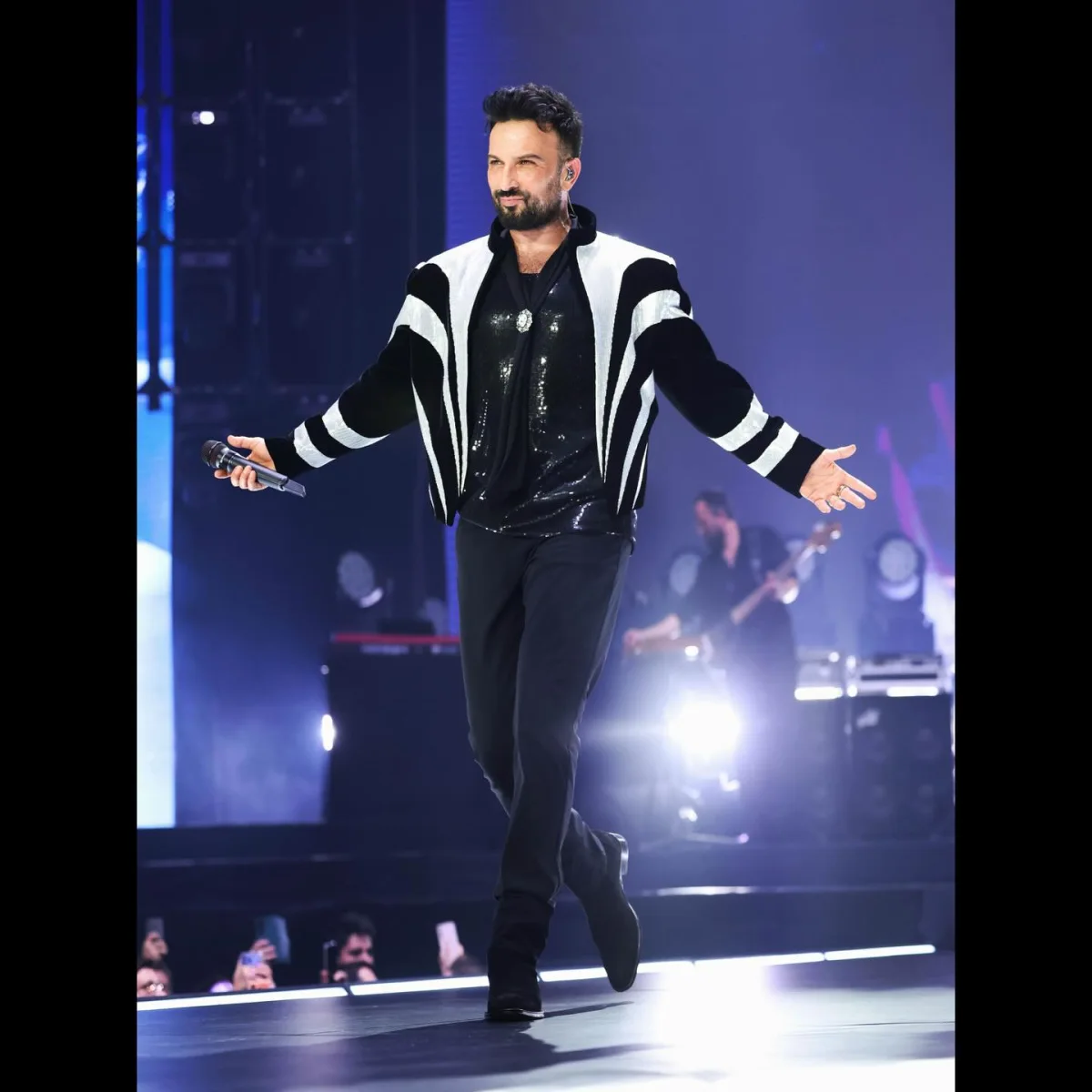 Tarkan konsertlərindən yarım milyard qazandı!