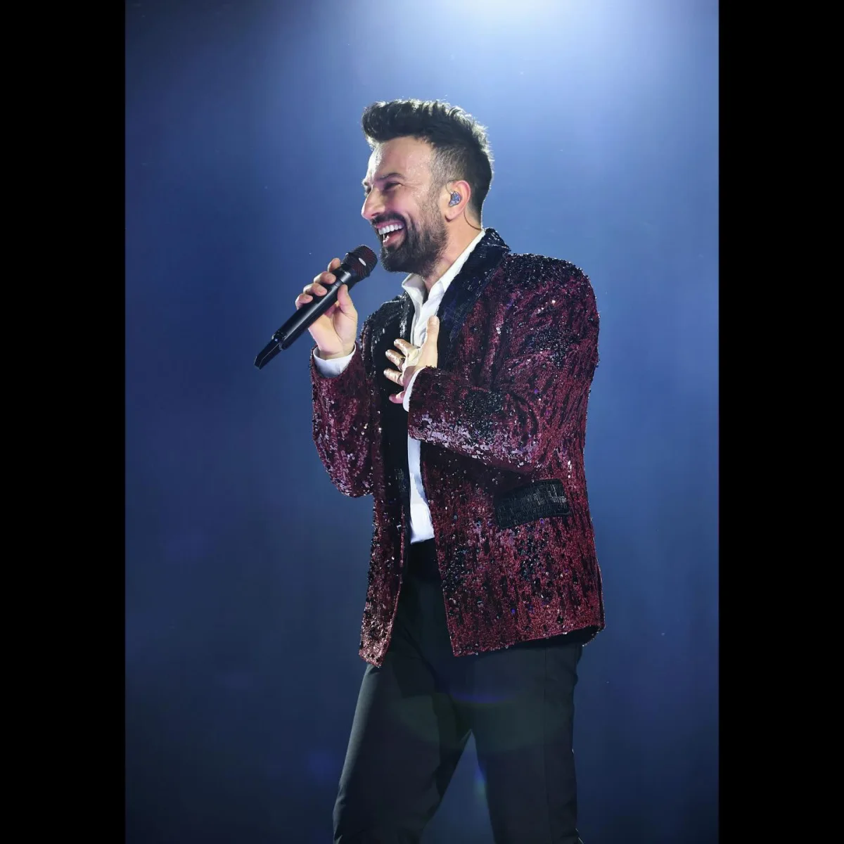 Tarkan konsertlərindən yarım milyard qazandı!
