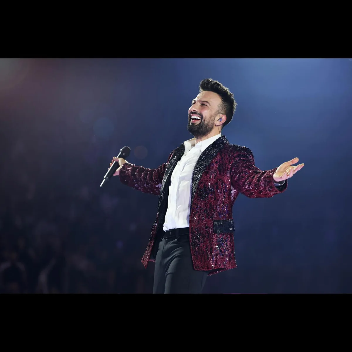 Tarkan konsertlərindən yarım milyard qazandı!