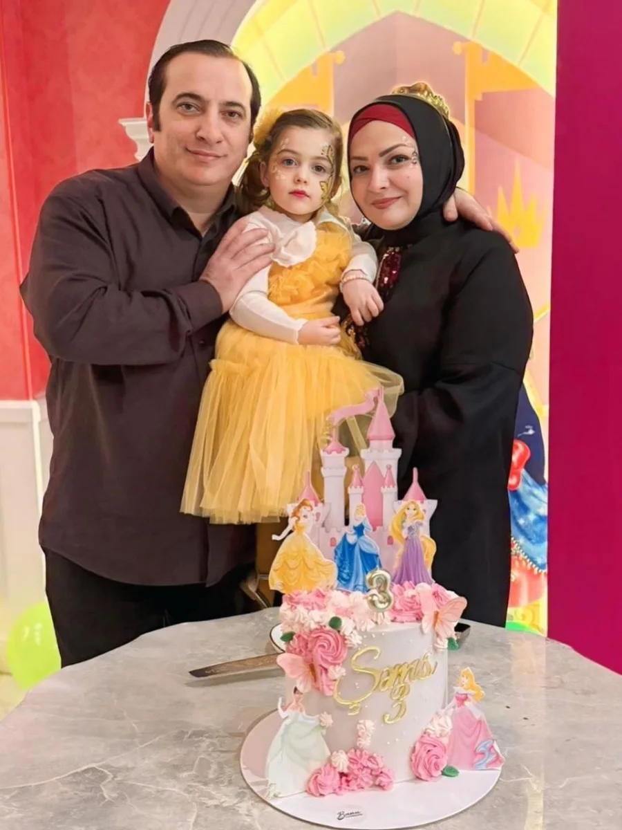 Xalq artisti nəvəsi və xanımı ilə…