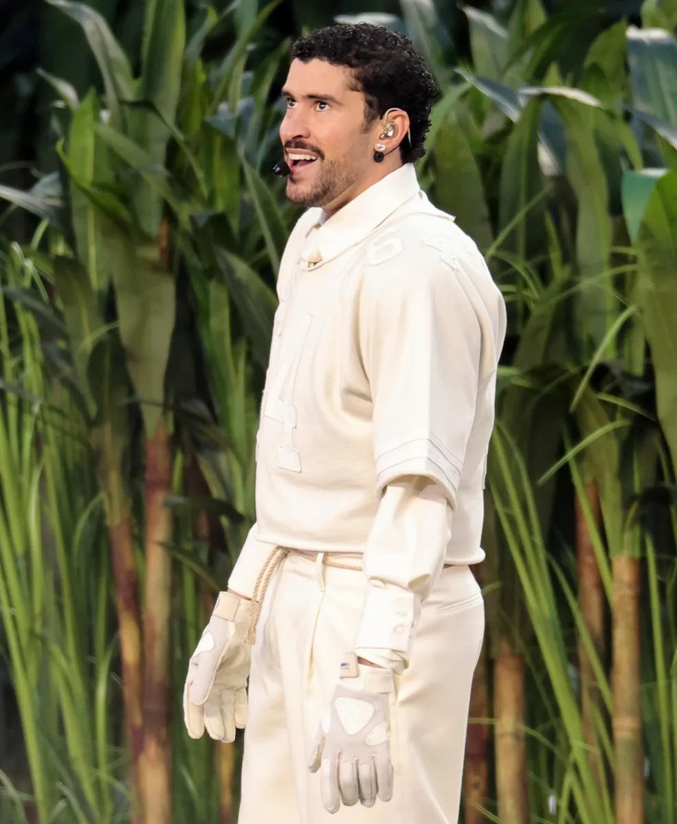 Bəd Bannidən Super Bowl-da tarixi çıxış!