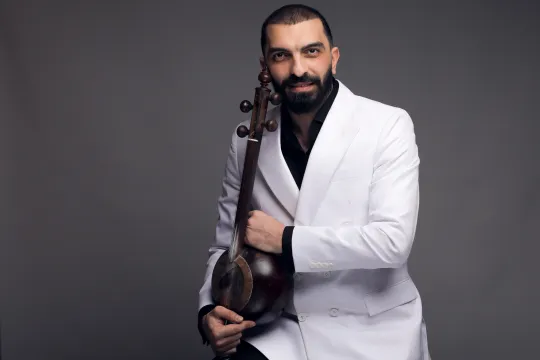 “Qal, sənə qurban”a kamança nəfəsi