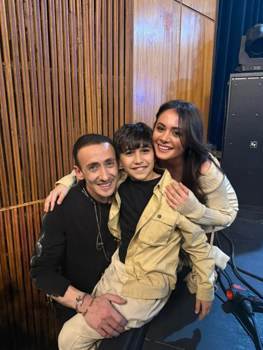 Azərbaycanlı musiqiçi gürcü müğənninin səhnəsində