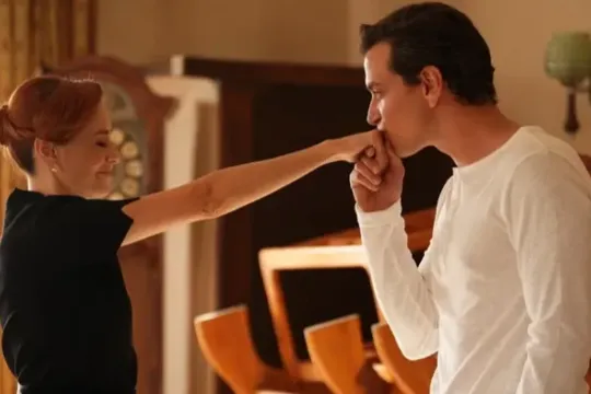 Evlilikdənkənar münasibətlər göstərildiyi üçün cərimələndilər