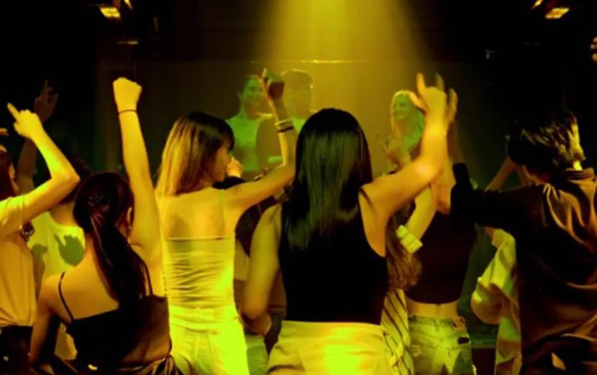 Bakıda “pub”da çəkdiyi əxlaqsız videoları paylaşdı - Həbs olundu