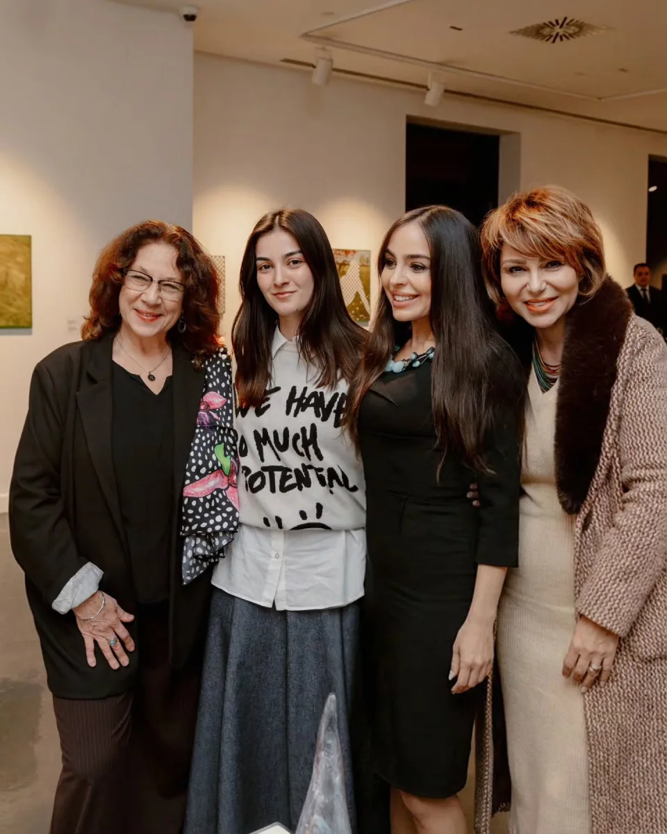 Leyla Əliyeva sərgidə