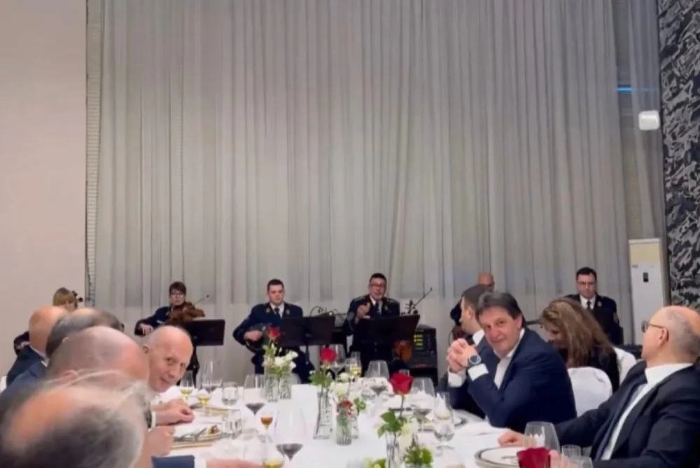 Prezidentlər Belqradda “Ay Laçın” dinlədi - Video