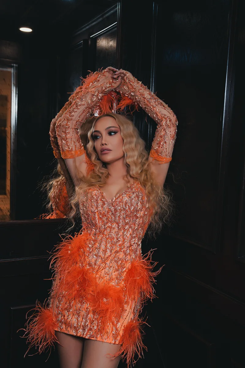 Nuradan yeni mahnı, yeni fotolar...