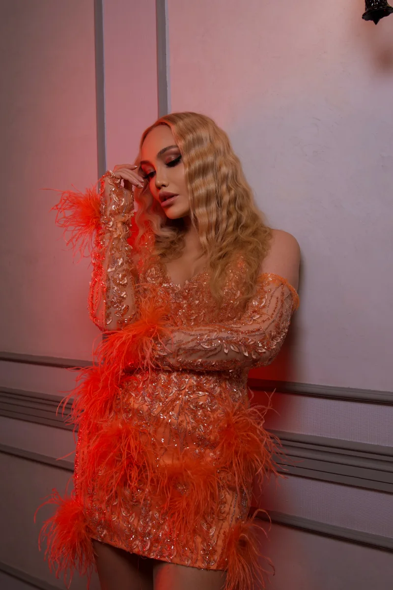 Nuradan yeni mahnı, yeni fotolar...