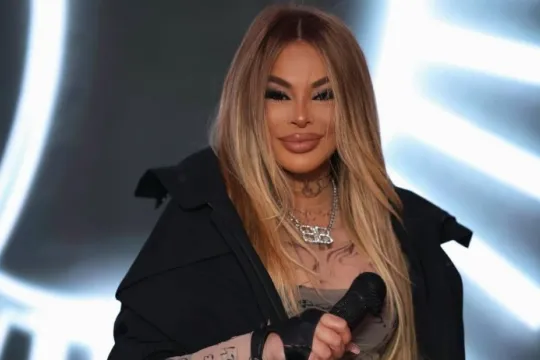 “Doğum günüm də, sənətim də şou-biznesə qurban olsun”