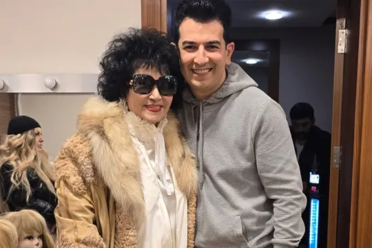 Zeynəb Xanlarovanın yeni görüntüsünü paylaşdı