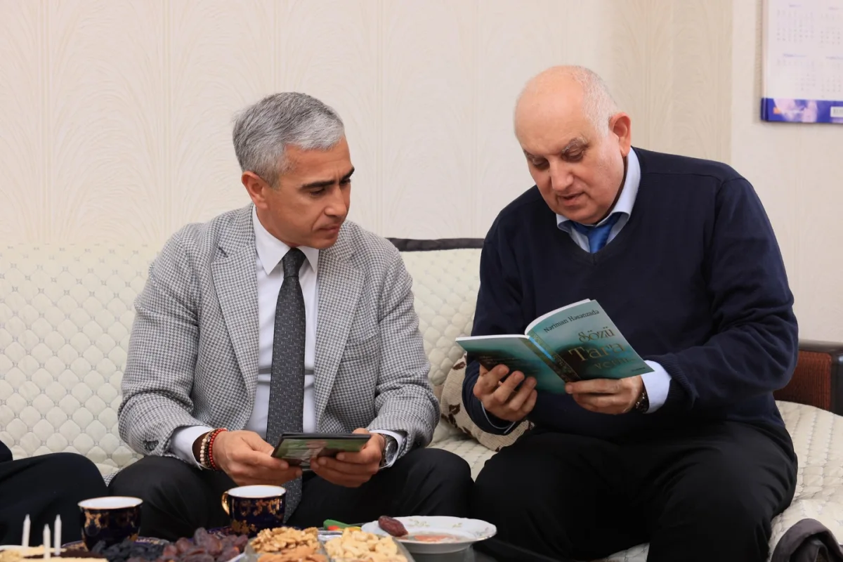 Anar Ələkbərov 95 yaşlı Nəriman Həsənzadəni evində ziyarət etdi