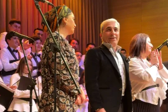 Əməkdar artistlərdən səhnədə sürpriz!