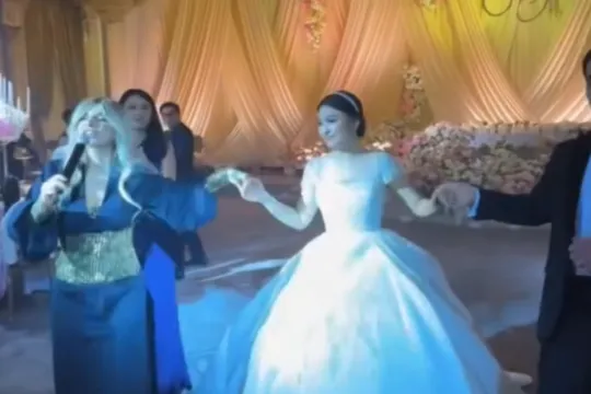 Əminə səfirin övladının toyunda…