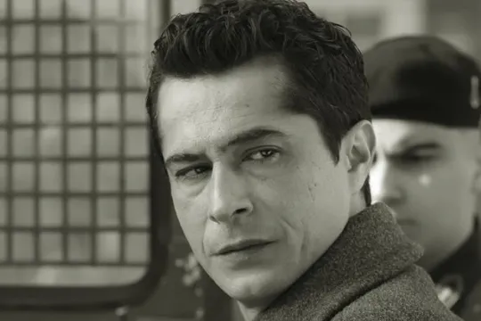 Narkotik istifadəçisi olduğunu boynuna aldı