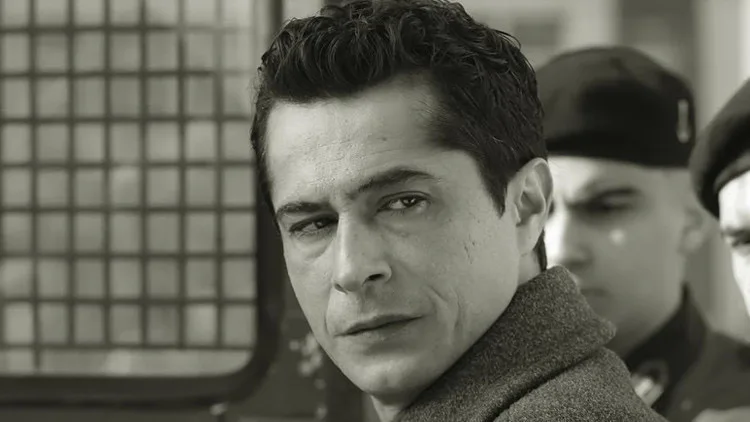 Narkotik istifadəçisi olduğunu boynuna aldı