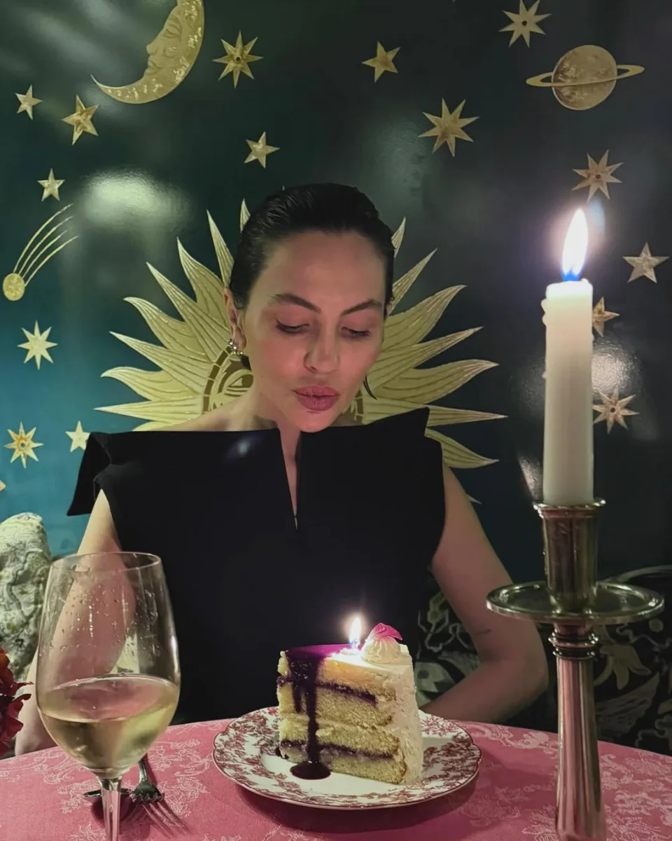 Günay Parisdə ad gününü qeyd etdi