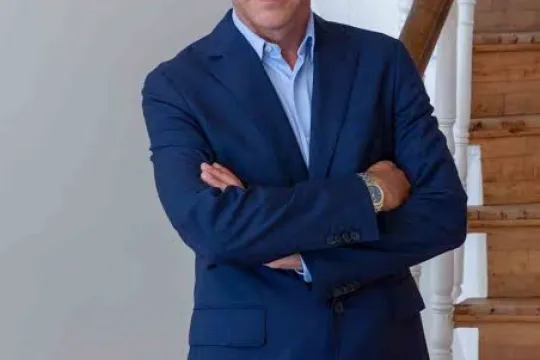 İş adamının xanıml aktrisanı əri ilə gizli eşq yaşamaqda ittiham etdi