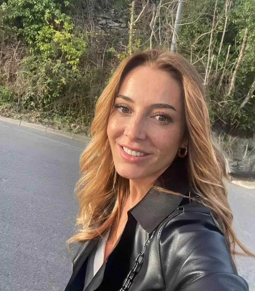 İş adamının xanıml aktrisanı əri ilə gizli eşq yaşamaqda ittiham etdi