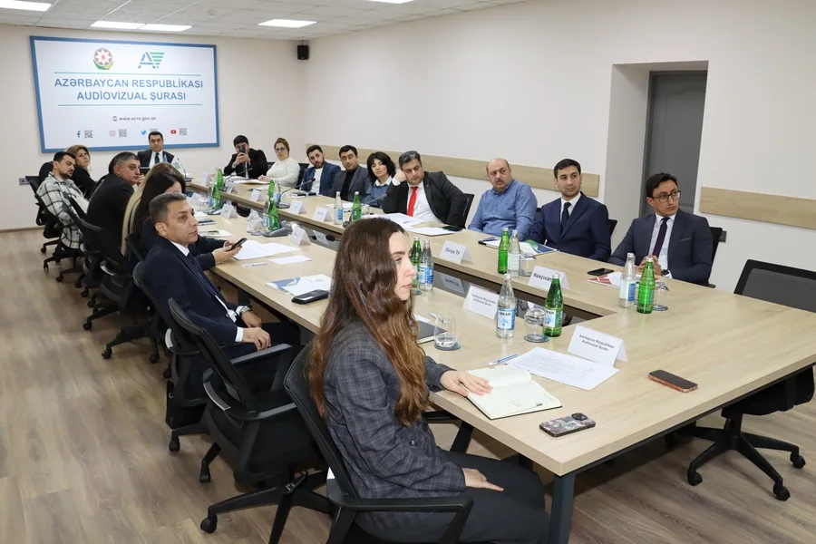 Audiovizual Şurada televiziya yayımçılarının məsul şəxsləri ilə görüş keçirilib