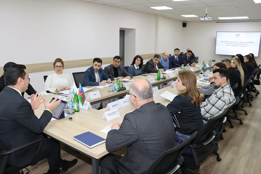 Audiovizual Şurada televiziya yayımçılarının məsul şəxsləri ilə görüş keçirilib