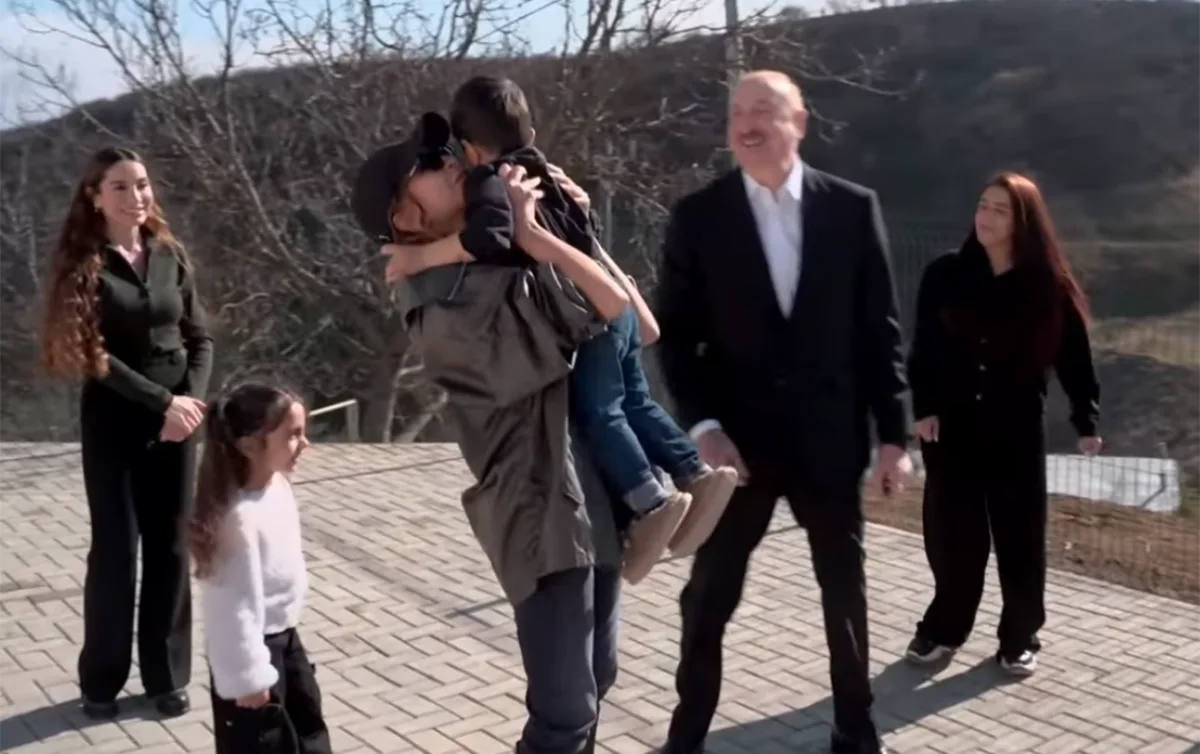 “Mən sizi televizorda görəndə çox sevinirəm”