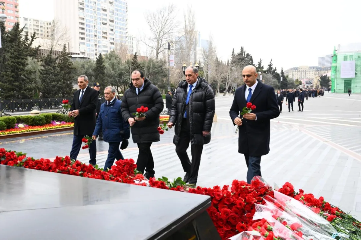 Mədəniyyət Nazirliyinin kollektivi Xocalı soyqırımı abidəsini ziyarət edib