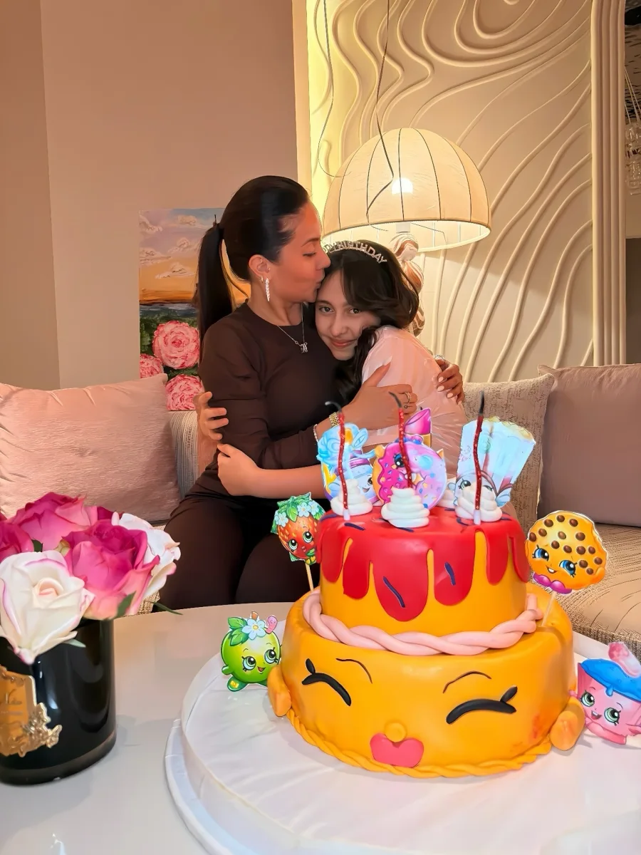 Ayan qızının ad gününü qeyd etdi