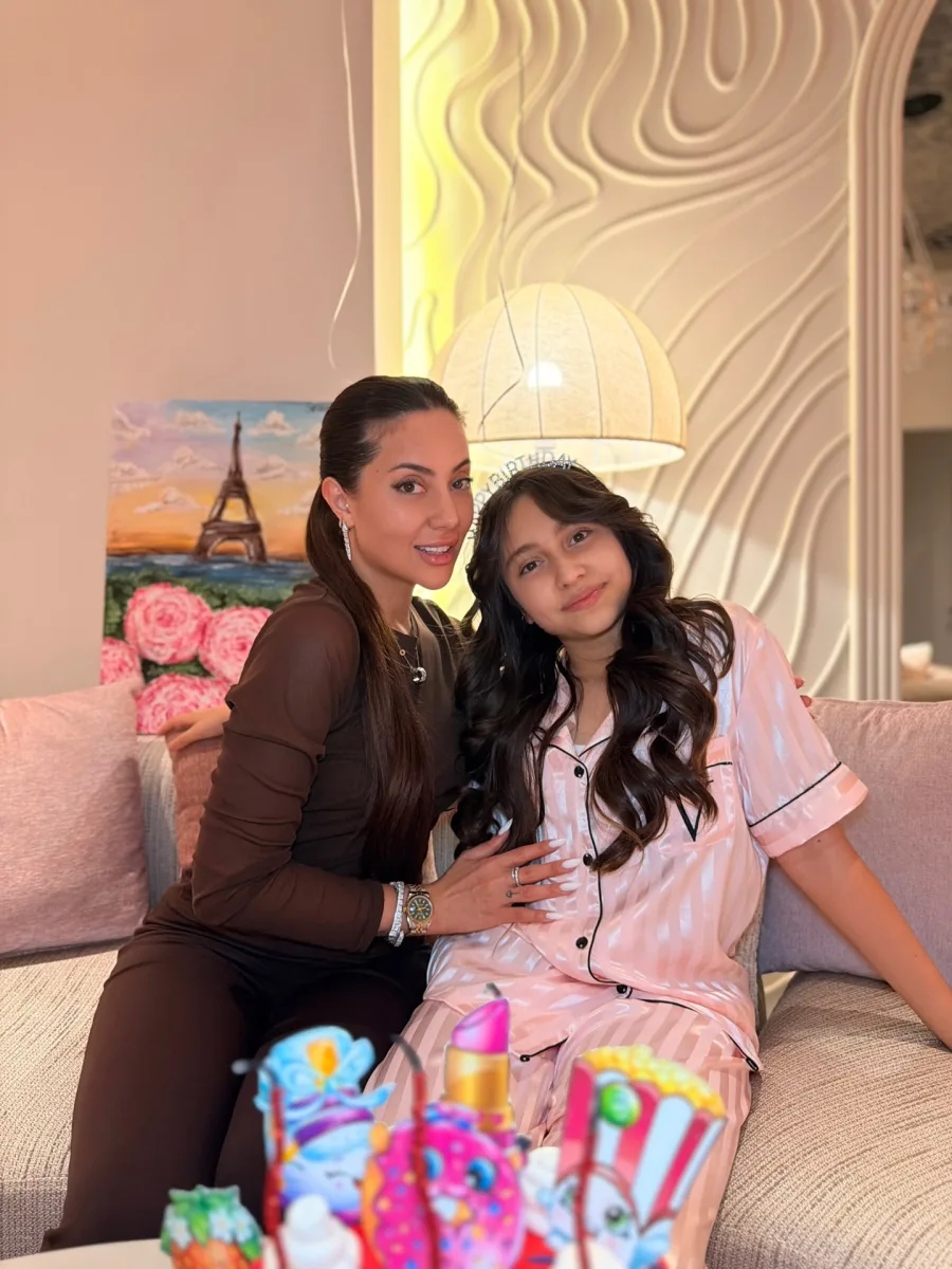 Ayan qızının ad gününü qeyd etdi