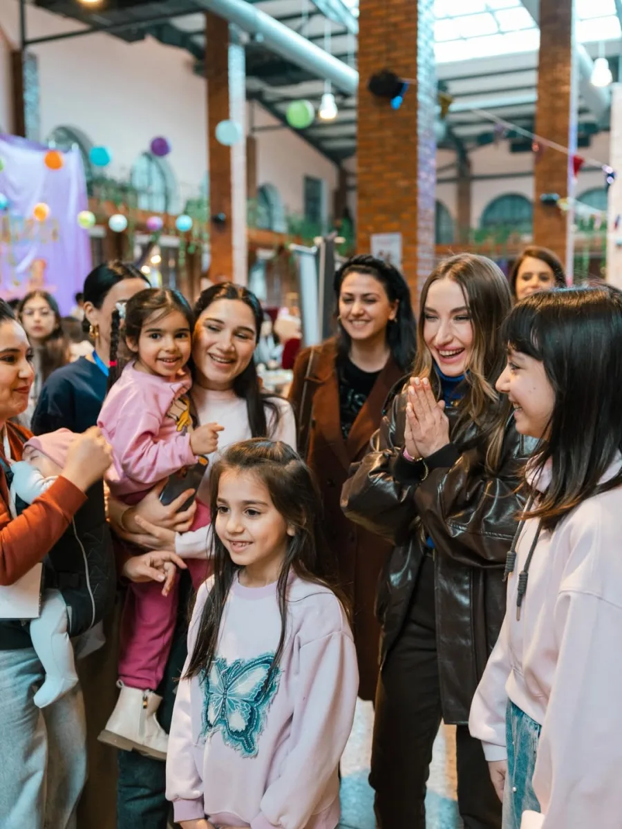 Prezidentin ailəsi qadın sahibkarlara belə dəstək oldu - Fotolar
