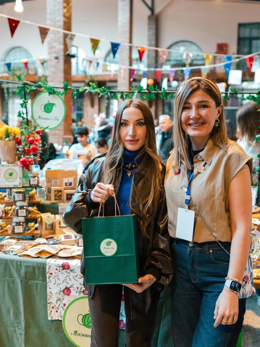 Prezidentin ailəsi qadın sahibkarlara belə dəstək oldu - Fotolar