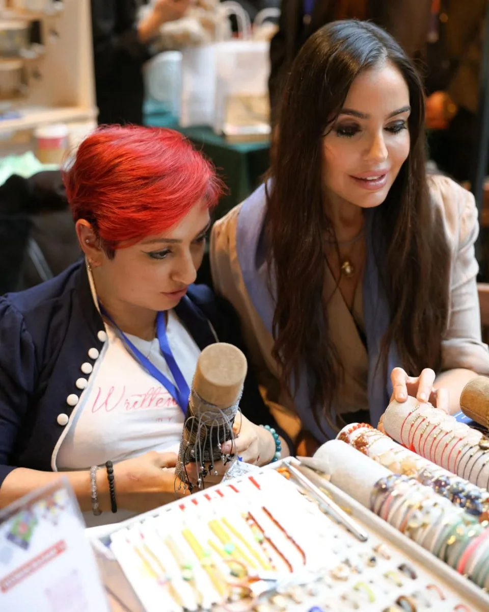 Prezidentin ailəsi qadın sahibkarlara belə dəstək oldu - Fotolar