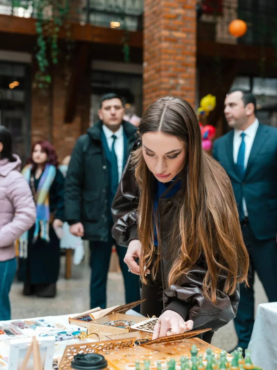 Prezidentin ailəsi qadın sahibkarlara belə dəstək oldu - Fotolar