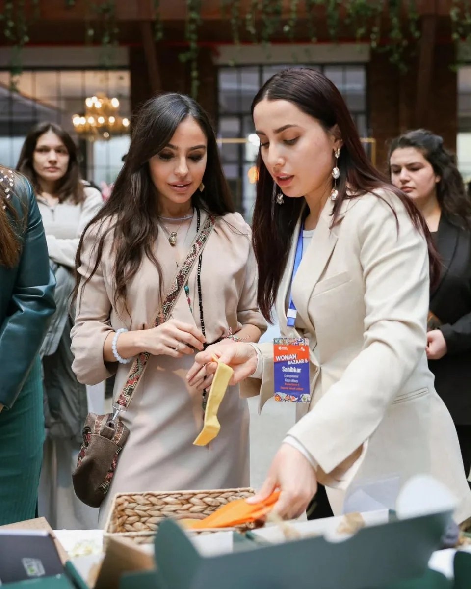 Prezidentin ailəsi qadın sahibkarlara belə dəstək oldu - Fotolar