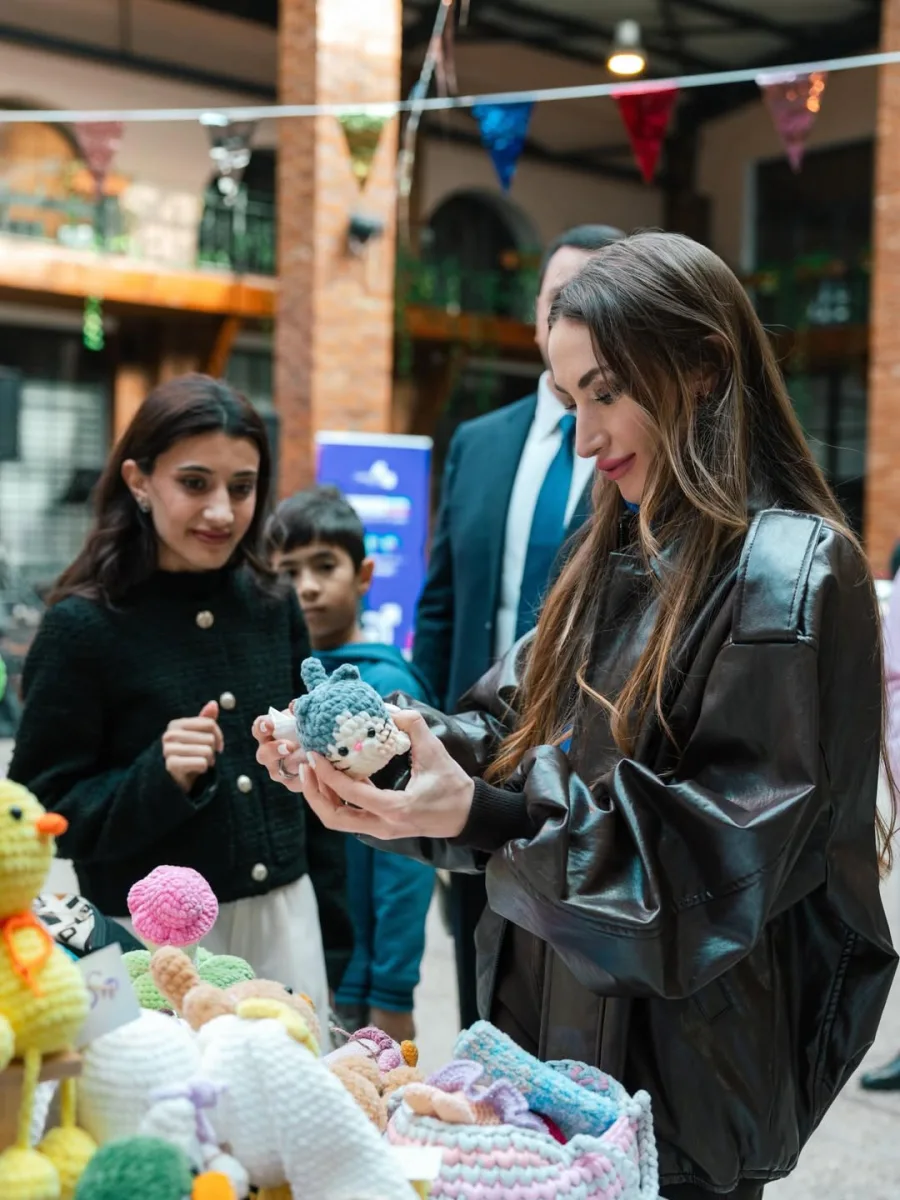 Prezidentin ailəsi qadın sahibkarlara belə dəstək oldu - Fotolar