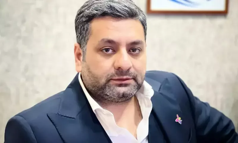 Elcan da Dubaydan qayıda bilmir