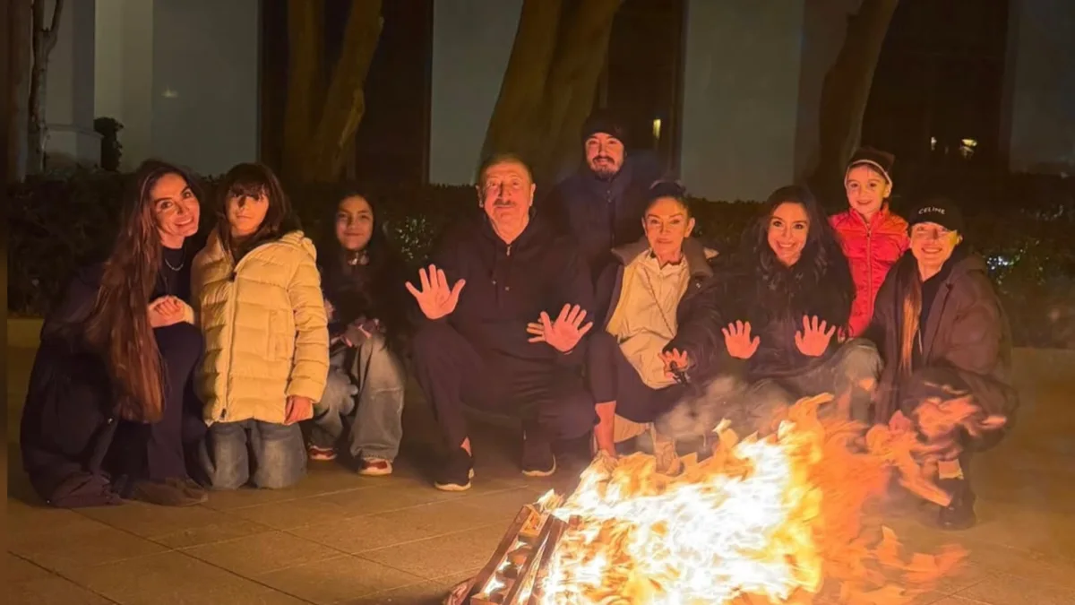 Prezident ailəsi ilə bayram tonqalının başında…