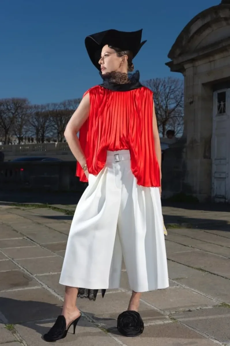 Sobçakın Paris Moda Həftəsindəki geyimi tənqid olundu