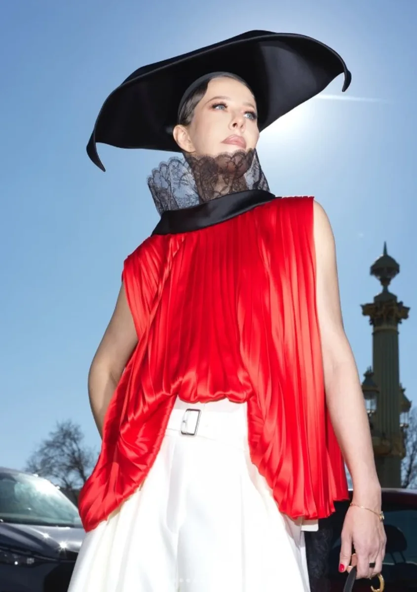 Sobçakın Paris Moda Həftəsindəki geyimi tənqid olundu