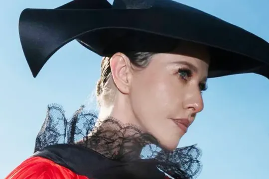 Sobçakın Paris Moda Həftəsindəki geyimi tənqid olundu