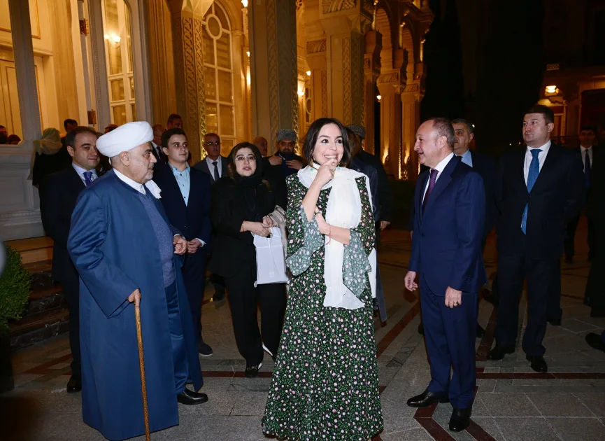 Prezidentin qızları iftar mərasimində - Fotolar